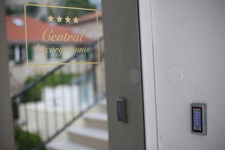 Central Luxury Rooms Omis Exterior photo